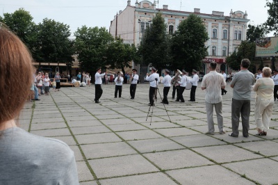 Військові оркестри виступили у Чернівцях на Соборній площі (ФОТО)