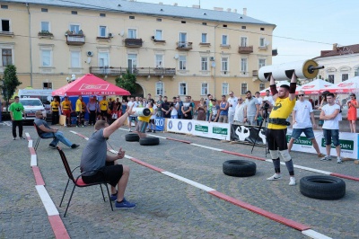 Василь Вірастюк провів у Чернівцях змагання серед богатирів-аматорів (ФОТО)