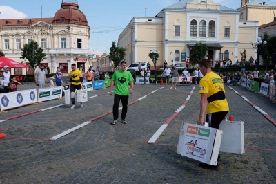 Василь Вірастюк провів у Чернівцях змагання серед богатирів-аматорів (ФОТО)