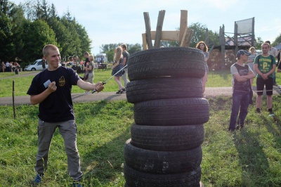 У музеї просто неба в Чернівцях вікінги в обладунках билися мечами (ФОТО)