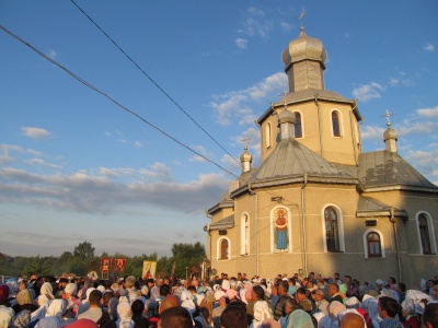 З Чернівців розпочалася наймасштабніша на Буковині хресна хода (ФОТО)