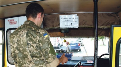 На Буковині водій маршрутки відмовився підвезти бійця АТО, відправивши його до каси за квитком