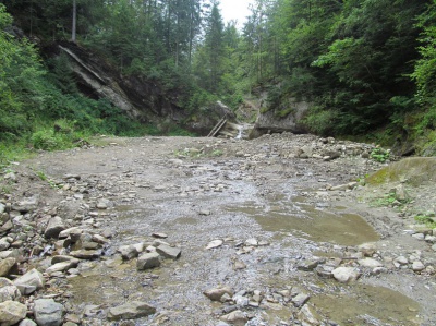 До Смугарівських водоспадів - купа каміння та зруйнована дорога (ФОТО)