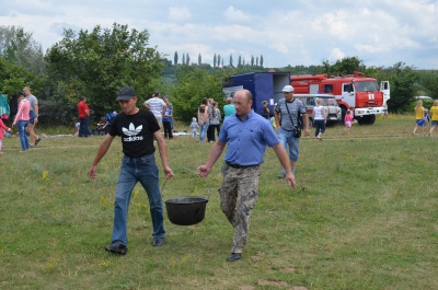 На еко-фестивалі готували "Кращу юшку на Дністрі" (ФОТО)