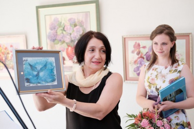 14-річна художниця представила виставку квітів та пейзажів (ФОТО)