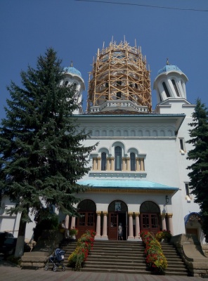 У "п’яній церкві" в Чернівцях ремонтують найбільший купол (ФОТО)