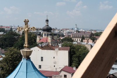 У "п’яній церкві" в Чернівцях ремонтують найбільший купол (ФОТО)