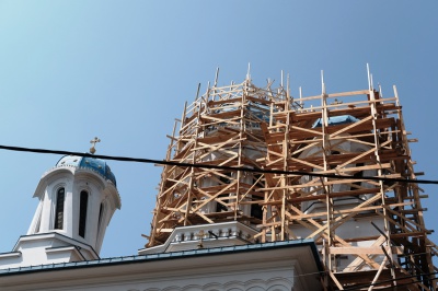 У "п’яній церкві" в Чернівцях ремонтують найбільший купол (ФОТО)