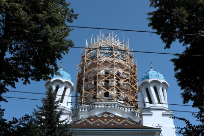 У "п’яній церкві" в Чернівцях ремонтують найбільший купол (ФОТО)