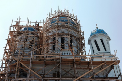 У "п’яній церкві" в Чернівцях ремонтують найбільший купол (ФОТО)
