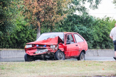 У районі Калинки в Чернівцях "Таврія" зіткнулась із Chevrolet (ФОТО)