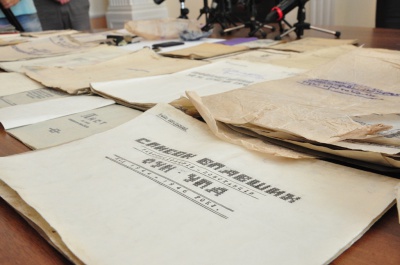 Сенсаційна знахідка: на Буковині СБУ вилучила в «чорних археологів» архіви УПА (ФОТО)