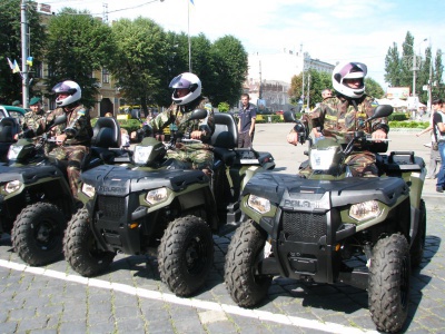 Поліція у центрі Чернівців представить виставку військової техніки