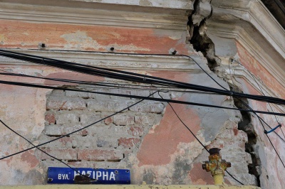 У центрі Чернівців обвалюється будинок, який влада відмовляється ремонтувати 11 років