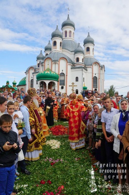 Митрополит Онуфрій звершив літургію у монастирі на Буковині (ФОТО)