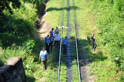 Поліція просить допомогти встановити особу жінки, яка загинула під потягом у Чернівцях