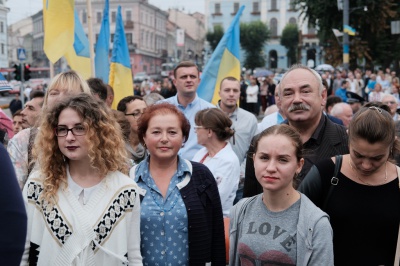 На Центральній площі Чернівців підняли Державний Прапор (ФОТО)