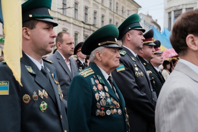 На Центральній площі Чернівців підняли Державний Прапор (ФОТО)