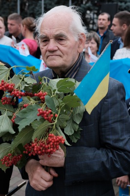 На Центральній площі Чернівців підняли Державний Прапор (ФОТО)