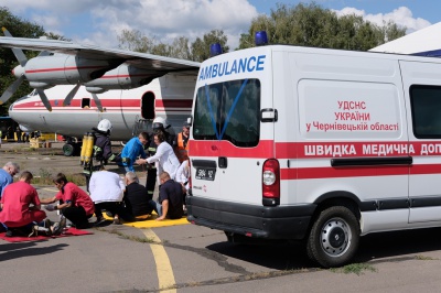 У аеропорті Чернівців з літака евакуювали пасажирів (ФОТО)