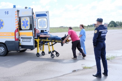 У аеропорті Чернівців з літака евакуювали пасажирів (ФОТО)