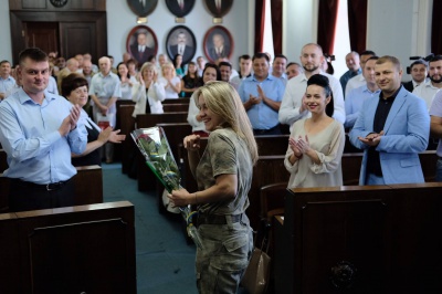 До Дня незалежності у мерії Чернівців відзначили чернівецьких героїв