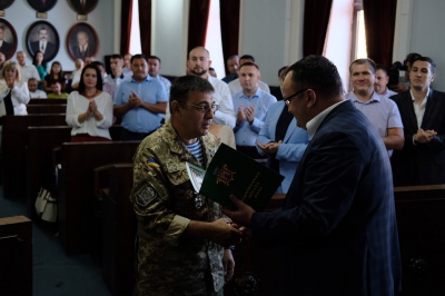 До Дня незалежності у мерії Чернівців відзначили чернівецьких героїв