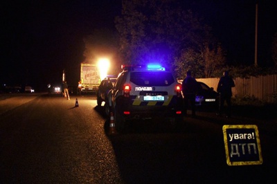 На Прикарпатті водій вантажівки з Чернівців збив на смерть поліцейського (ФОТО)