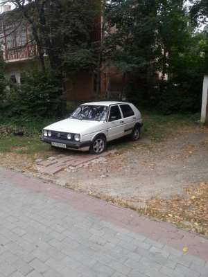 У Чернівцях мешканці порізали шини зловмиснику, який убив на вулиці чоловіка