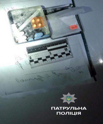 Поліція затримала у Чернівцях озброєного водія без документів на авто