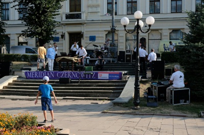 Під час Meridian Czernowitz у центрі Чернівців грала єврейська музика (ФОТО)