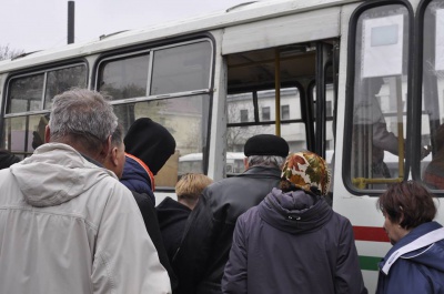 Один із автобусів на маршруті №19 у Чернівцях – для школярів