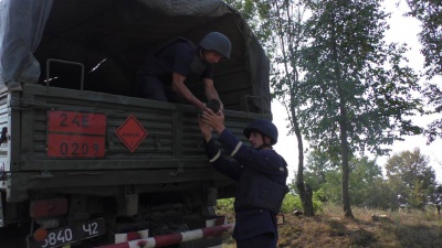 Буковинець на власному подвір`ї виявив снаряд часів Другої світової