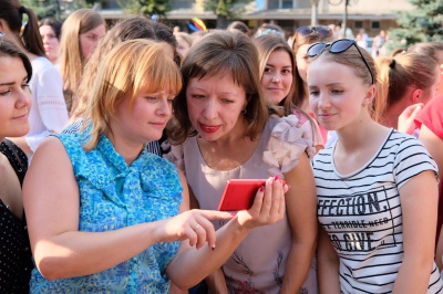 У центрі Чернівців відсвяткували 46-й день народження пісні "Червона рута" (ФОТО)