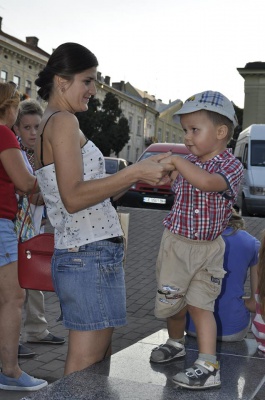 На благодійному концерті у Чернівцях на порятунок дитини зібрали 8 тисяч гривень (ФОТО)