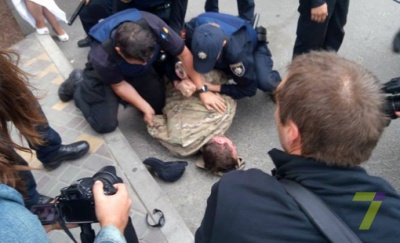 В Одесі біля російського консульства затримали автивістів "Правого сектору"