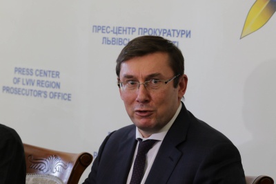 Луценко: Прокурорам піднімуть зарплати вдвічі