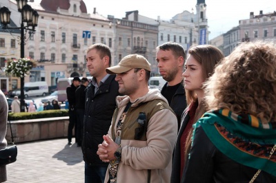 "Ми завжди їх пам'ятатимемо": у Чернівцях полісмени вшанували пам'ять загиблих колег (ФОТО)