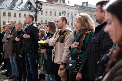 "Ми завжди їх пам'ятатимемо": у Чернівцях полісмени вшанували пам'ять загиблих колег (ФОТО)