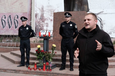 "Ми завжди їх пам'ятатимемо": у Чернівцях полісмени вшанували пам'ять загиблих колег (ФОТО)