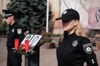 "Ми завжди їх пам'ятатимемо": у Чернівцях полісмени вшанували пам'ять загиблих колег (ФОТО)