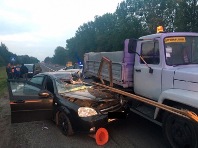 На Львівщині водій на смерть збив працівника автодору і загинув сам