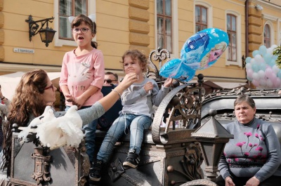 У Чернівцях на вулиці Кобилянської - східні танці і фітнес (ФОТО)