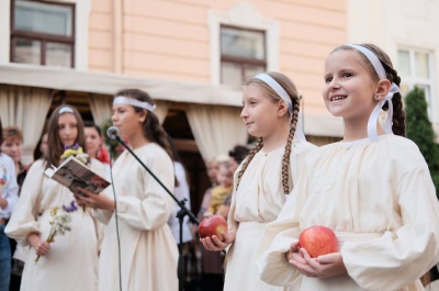 У Чернівцях на вулиці Кобилянської - східні танці і фітнес (ФОТО)