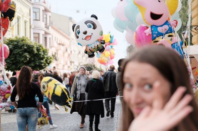 У Чернівцях на вулиці Кобилянської - східні танці і фітнес (ФОТО)