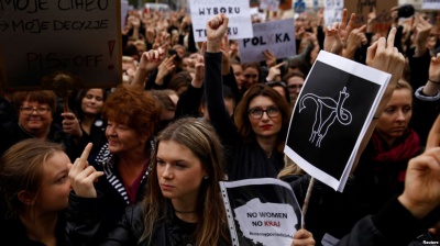 У Польщі, після протестів, відмовилися від повної заборони абортів