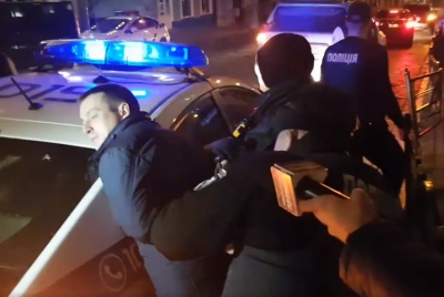 "Ви виконуєте політичне замовлення": уночі поліція затримала депутата Чернівецької міськради Бешлея