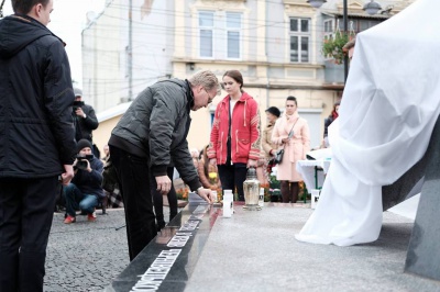 У Чернівцях відкрили пам’ятник в’язням єврейського гетто (ФОТО)