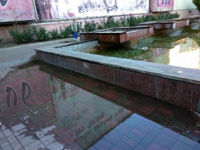 У Чернівцях через витік з фонтану підтопило Центральну площу (ФОТО)