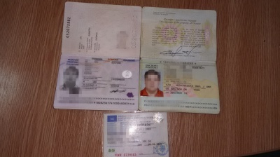 На Буковині чиновник намагався виїхати за кордон по румунському паспорту на авто з чеськими номерами